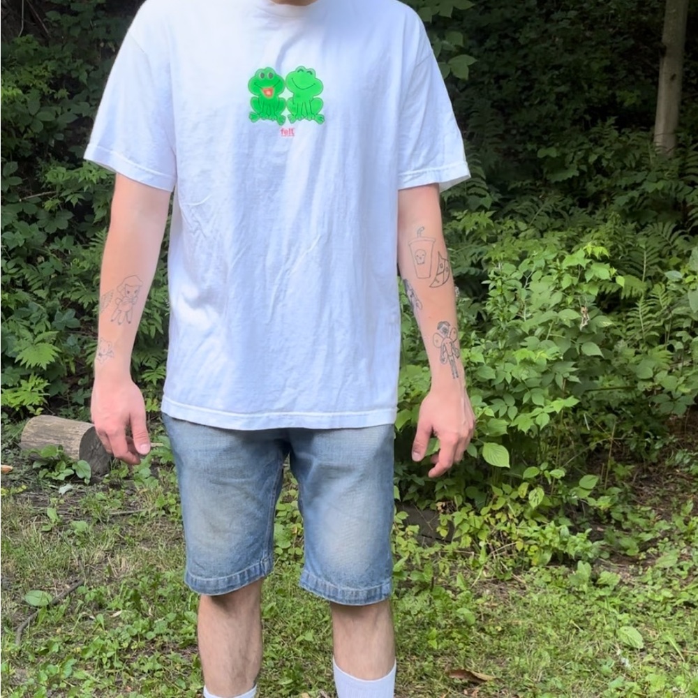 Felt "acid frogs" t-shirt